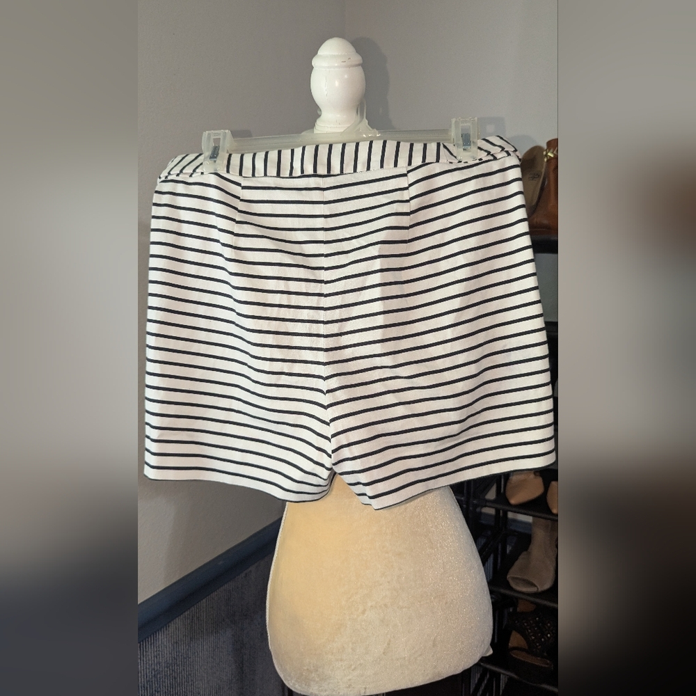 White House Black Market Monochrome Striped Shorts 6 - Picture 3 of 4